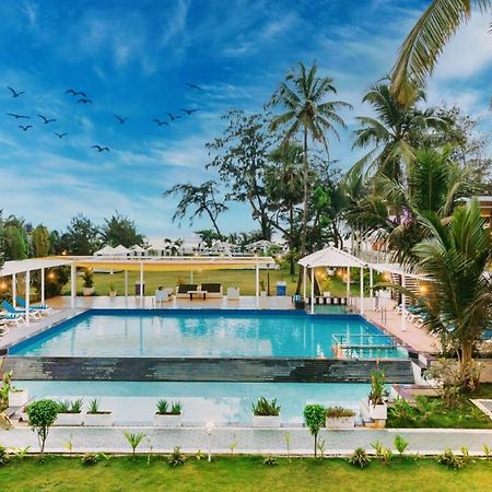Foxoso La Beach Resort & Spa Velha Goa Exterior foto