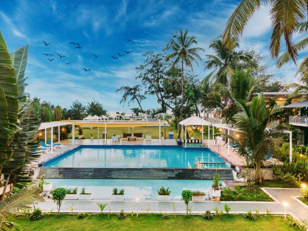 Foxoso La Beach Resort & Spa Velha Goa Exterior foto