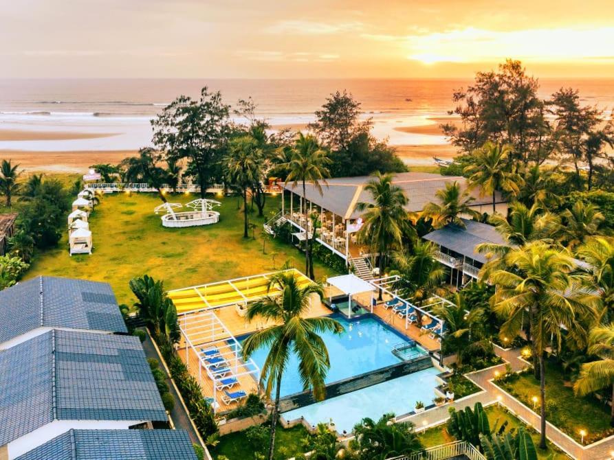 Foxoso La Beach Resort & Spa Velha Goa Exterior foto